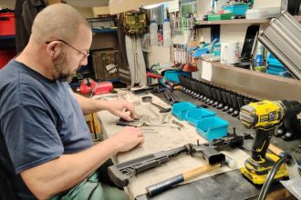 Ked zacinal nebrali ho vazne Teraz slovensky zbrojar vyvaza zbrane do desiatok krajin a pripravuje obrovskuzakazku pre nasu armadu