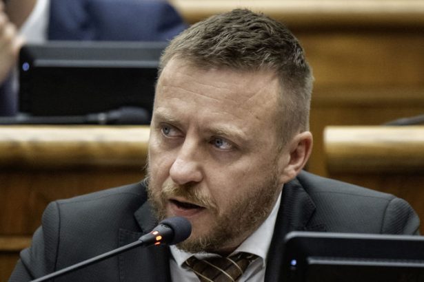 Kotlar predstavil nove tvrdenia o vakcinach odkazuje na Pekovu aj toxikologa Pfizeru