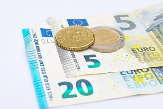 Mate doma stare bankovky Ich hodnota je stale platna mozete ich vymenit za eura