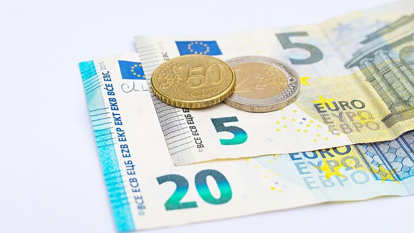 Mate doma stare bankovky Ich hodnota je stale platna mozete ich vymenit za eura