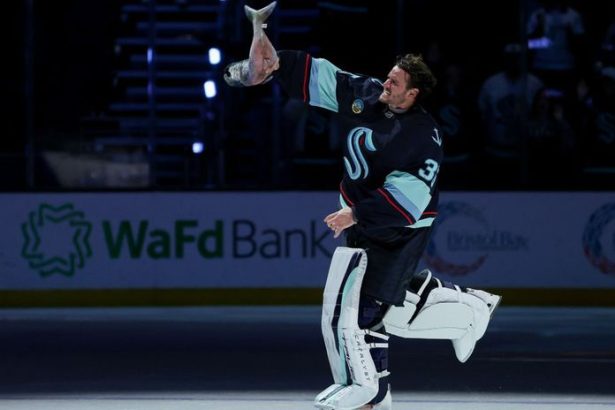 Necakane zakopnutie lidra vychodnej konferencie Carolina padla na lade Seattlu