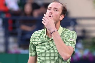 Nestihne slavny turnaj v Indian Wells Hviezdny Rus sa kvoli konfliktu zasekol v Dubaji