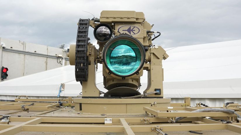 Neviditelna sila zmenila rakety na popol internetom sa siri zahadne video z konfliktu nasadil izrael laserove zbrane