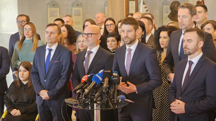 Nieco sa deje Sest opozicnych stran oznamilo velku tlacovu konferenciu