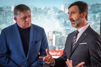 O evakuaciu ziada 5 tisic Slovakov Fico Nechceme aby matky s detmi travili tyzdne na letiskach