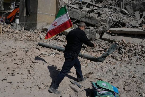 ONLINE Dvojita hra Teheranu Iranski agenti udajne potajme kontaktovali CIA s ponukou ktoru ich lidri navonok odmietaju