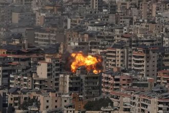 ONLINE Iran hrozi utokmi na banky ludi vyzval aby sa drzali kilometra od nich ohrozena je najma jedna krajina