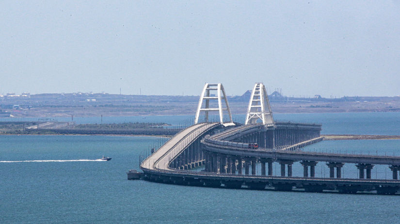 ONLINE Rusi zburali slavnu budovu na okupovanom Kryme