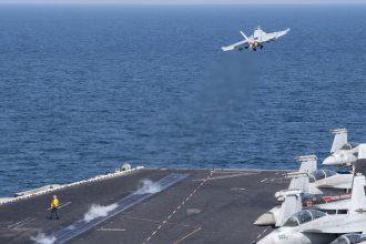 ONLINE USA sa posmievaju Iranu za tvrdenia o potopeni ich pychy USS Abraham Lincoln sa plavi k Hormuzskemu prielivu