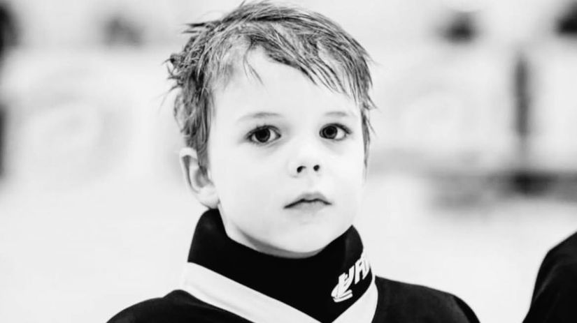 Oni maju vlajku na olympiade my pochovavame mrtve deti Ukrajina smuti za smrtou maleho hokejistu ktoreho zabila ruska raketa