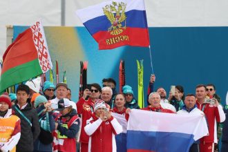 Paralympionici sa otocili Rusku chrbtom Svet si pripomenul odvazne gesto ceskoslovenskej legendy voci Sovietom