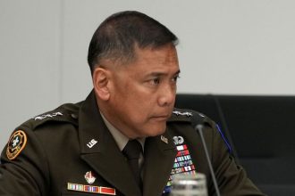 Pentagon vysetril skandal opity general z usa radil ukrajincom najprv stratil tajne mapy potom spadol na hlavu