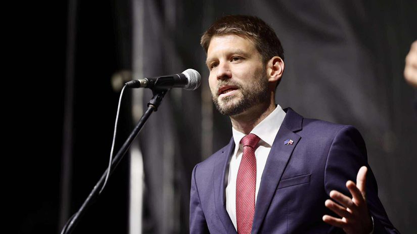 Pomoc nadmernost nudza Exposlanec Kazda sa zamysla nad posobivymi slovami politikov ktore zazneli aj na sneme PS