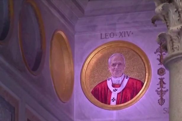 Sem sa len tak hocikto nedostane Zabery odhaluju vatikanske zakutia kde vznikaju mozaiky pre papezov