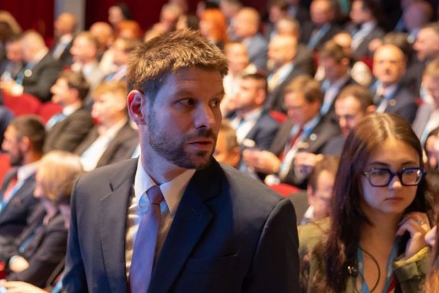 Simecka nemal protikandidata a ostava predsedom PS Uhadnete s ktorymi stranami ihned vylucili spolupracu