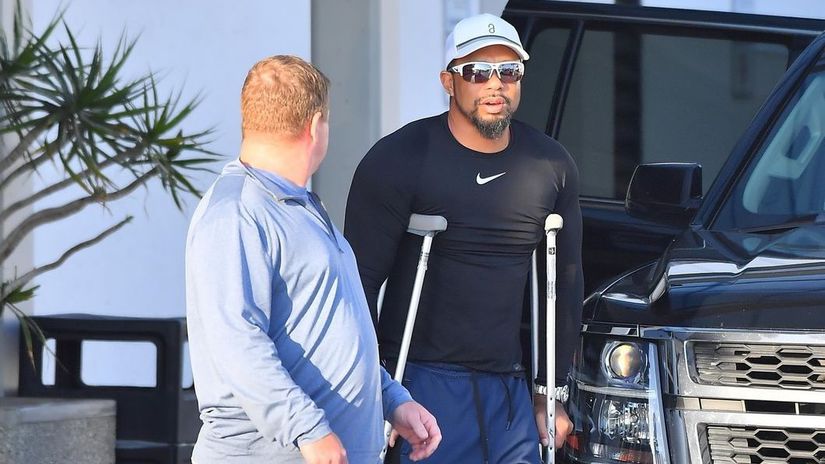 Skandal sportovej legendy golfista tiger woods to prehnal s alkoholom policia ho zadrzala