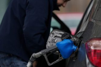 Slovaci vo velkom nakupuju kanistre obavaju sa vysokych cien benzinu pozor modern paliva vsak nie su vhodne na dlhodobe uskladnenie