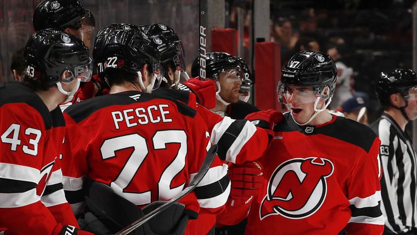 Slovenska noc v NHL Nemec skoroaval pri demolacii Floridy Slafkovsky prihral Kapanenovi