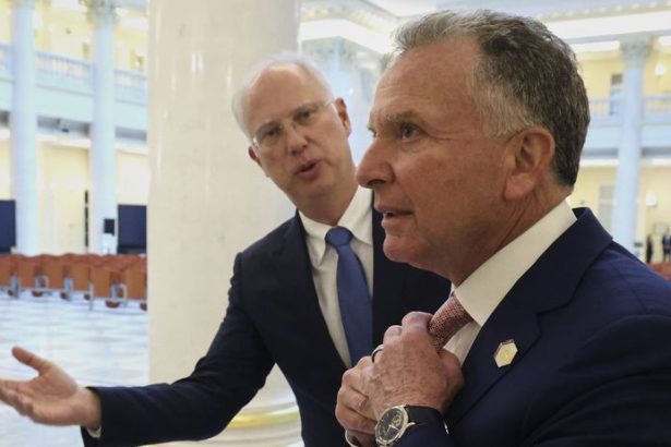 Spojenci z NATO vojensky podporuju Ukrajinu ale nie USA Dmitrijev radi Washingtonu co robit