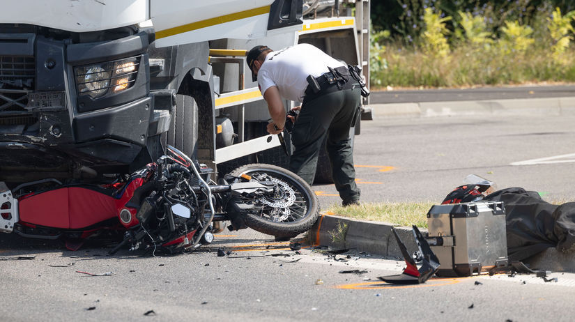 VIDEO Ako keby cele male mestecko vyhynulo Policia zverejnila zabery z desivych nehod motocyklistov