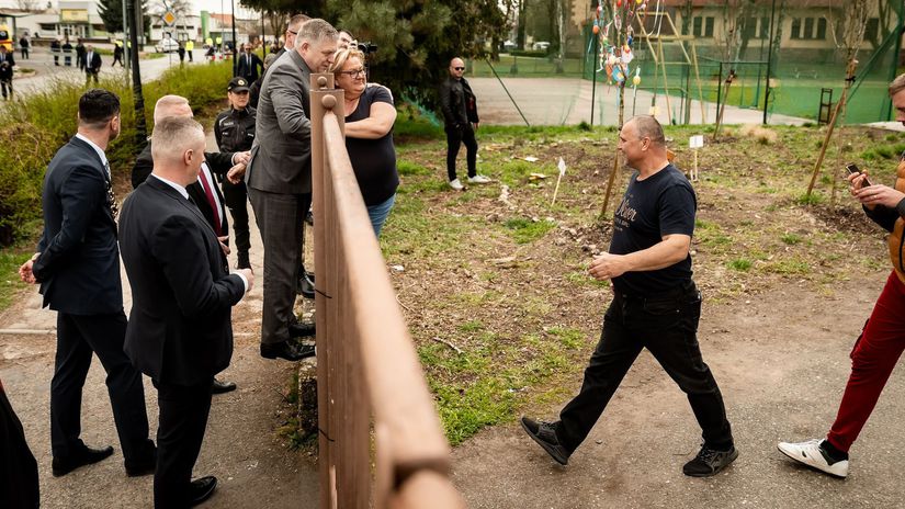 VIDEO Fico zacal rokoanie vlady skokom na plot Kabinet schvalil miliony pre region aj nove projekty