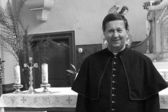 Velka rozlucka s fararom ovplyvni dopravu v Leviciach Mesto varuje vodicov