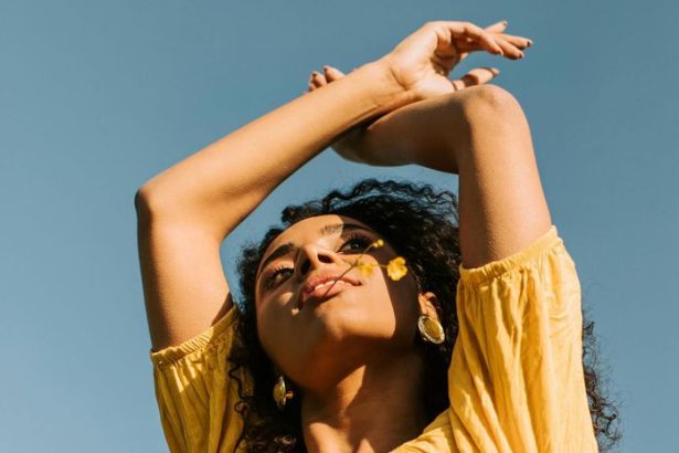 Zabudnite na nudu Jar 2026 ovladne farba ktora bude sediet kazdej zene Takto ju skombinujete do stylovych outfitov