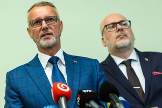 Zakony ktory spoji opoziciu aj koaliciu Hlas chce predlzity mandat starostov primatorov a zupanov