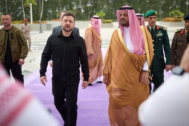 Zelenskyj hlasi historicke dohody Ukrajina vstupuje do zbrojarskeho biznisu s bohatymi monarchiami