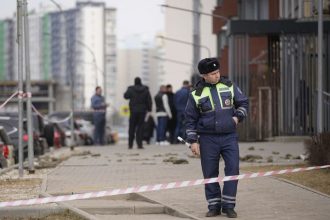 prezidentsky kandidat senator a muz zo spisov epsteina v moskve nasli zastreleneho magnata