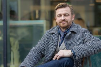 tenorista pavol Brsliik viac nez vojen sa bojim umelej inteligencie preco su koncerty pre politikov a sportovcov utrpenim