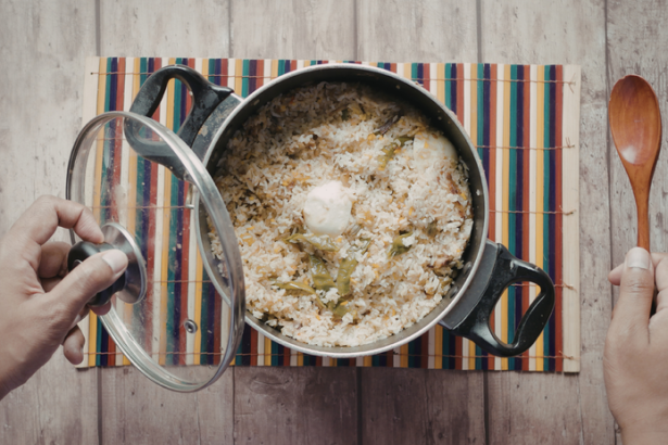 tento kuchynsky riad ma doma kazdy no jeho skutocny vyznam vacsina ludi podceuje obycajna lyzica moze ovplyvnit vase zdravie