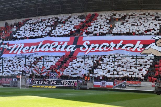 v trnave je poriadne dusno vychutnajte si zapasy bez nas ultras posielaju tvrdy odkaz hracom aj skrtelovi a spol