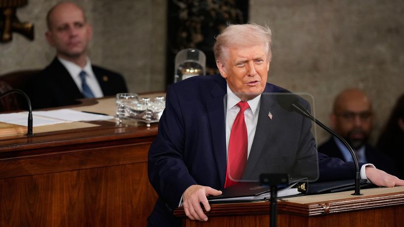 Ak neotvoria prieliv budeme utocit kym nevymazeme Iran z povrchu Zeme reagoval Trump na ziadost Teheranu o primerie