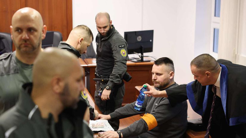 Bombic uspel na Ustavnom sude Advokat Ma dalsich sest staznosti Ako to ovplyvni jeho vazbu