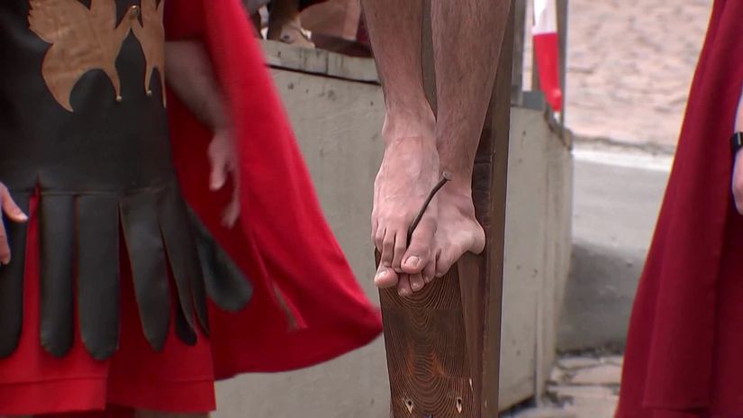 Divadlo z ktoreho mrazi v ulich sa odohrala dychberuca drama ukrizovania