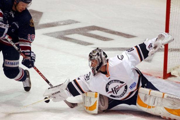 Kosicania mali vzdy problem s nami Vyburnili sa na nas a potomodisli do Bratislavy za prcou Len na mojej ulici bolo polovica aut z vychodu