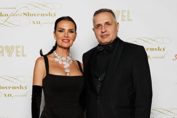 Ma po 50 ke no postavu ako dvadsiatnicka posledna federalna miss v plavkach ohromuje ukazala aj svoju krasnu dcrku