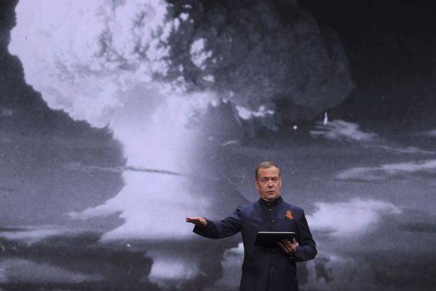 Medvedev varuje Spite pokojne europski partneri Moskva zverejnila zoznam vojenskych cielov v europskych mestach