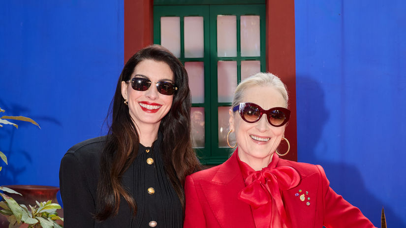 Modna kralovna je spat 75 rocna Meryl Streep v nohavicovom kostyme rozpalila Mexiko Damy ak chcete vyzerat mladsie tuto farbu musite vyskusat