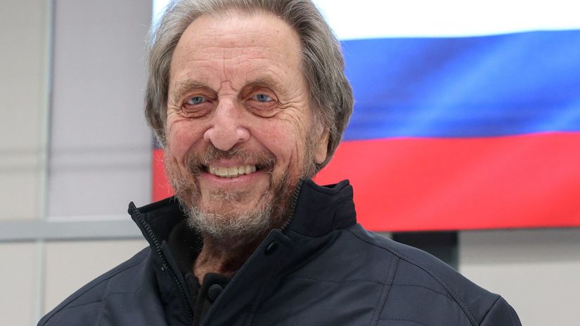 Muskov otec chce presidlit belosskych farmarov z JAR do Ruska Tvrdi ze celi nasilu