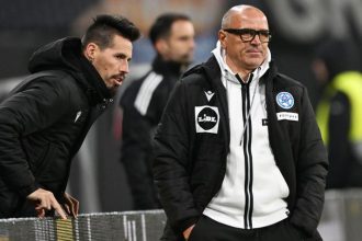 Navrat Weissa po 14 rokoch Trenerovi Slovana v suboji s Calzonom hra do karat aj cerstvy konflikt s Kmotrikom