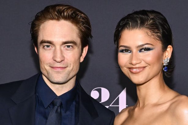 Nic krajsie dnes neuvidite 65 tisic rucne vsivanch pierok a 27 odtienov modrej Zendaya predviedla robu snov