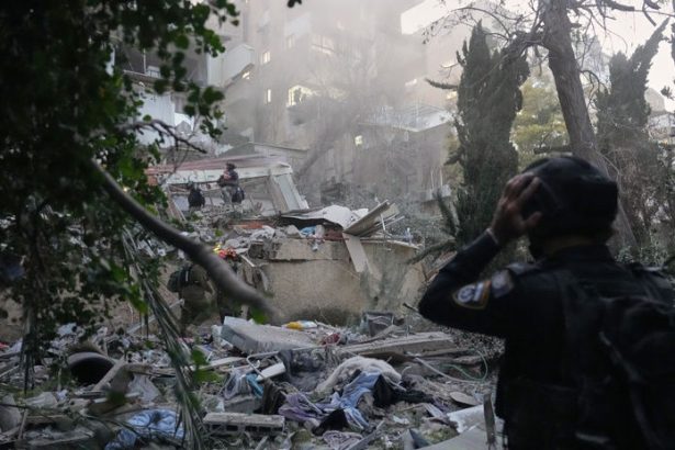 ONLINE Izraelsku Haifu zasiahla iranska raketa Armada zistuje preco zlyhal protiraketovy system