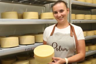 Od socializmu k europskym regalom Ako mlieko ukazuje smer slovenskej spolocnosti Preco Slovaci reaguju na cenu masla tak citlivo