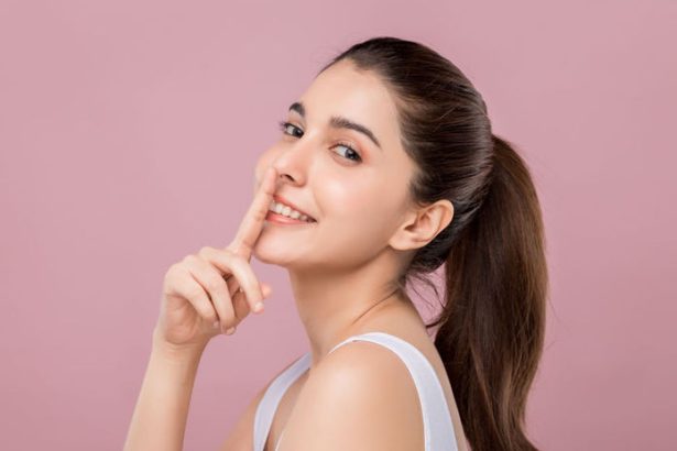 Robi to takmer kazdy no mozno tym skodime mozgu Vedci varuju ako vyberanie nosa suvisi s Alzheimerovou chorobou