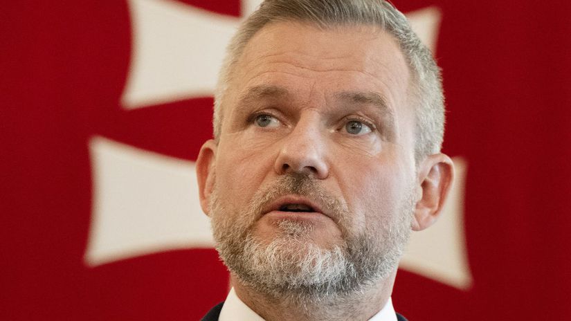 SaS Nieco take nerobia ani v Bielom dome Po papalaskom bankete liberali ziadaju kontrolu NK