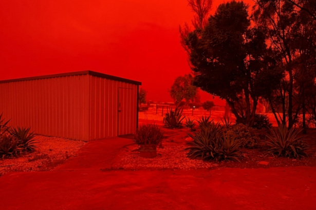 Tato fotka nema ziadny filter Nebo sa zafarbilo do pekelnej krvavozervenej Co sa deje s nasou planetou