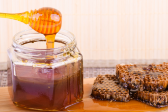 Tento med obsahuje latky ktore v nom nemaju co robit inspektori varuju pred jej zlozenim nie je to vlastne med