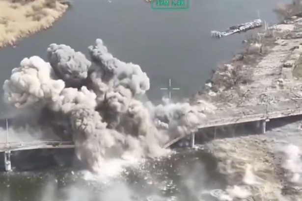 VIDEO Historicky uder dron nezvycnajnym sposobom znicil strategicky most